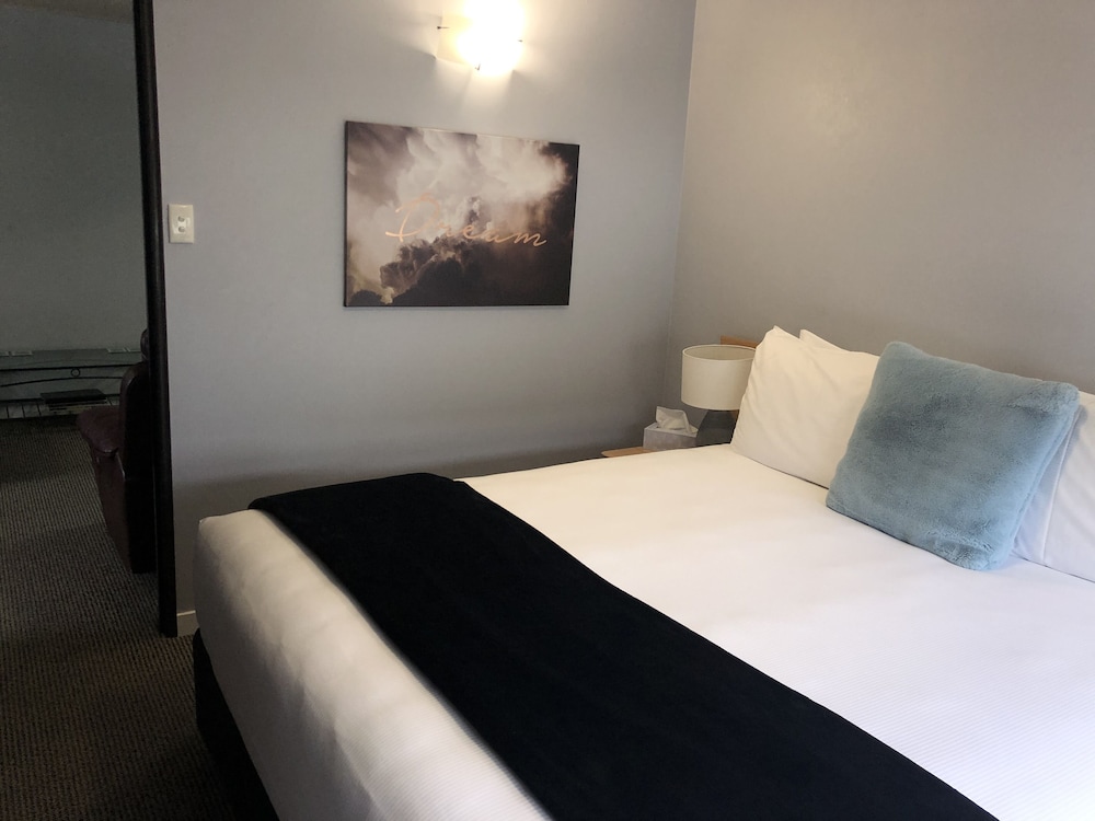 Standard Suite, 2 Bedrooms, Non Smoking, Kitchen (Access Unit) photo 2