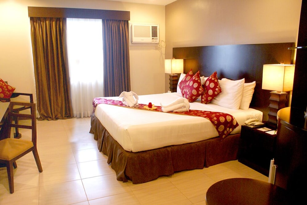 Royal Suite, 1 King Bed - Photo 1