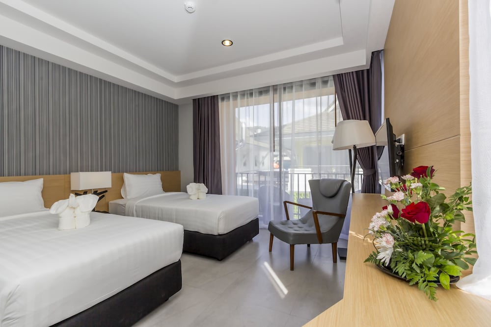 Deluxe Twin Room with Balcony photo 3