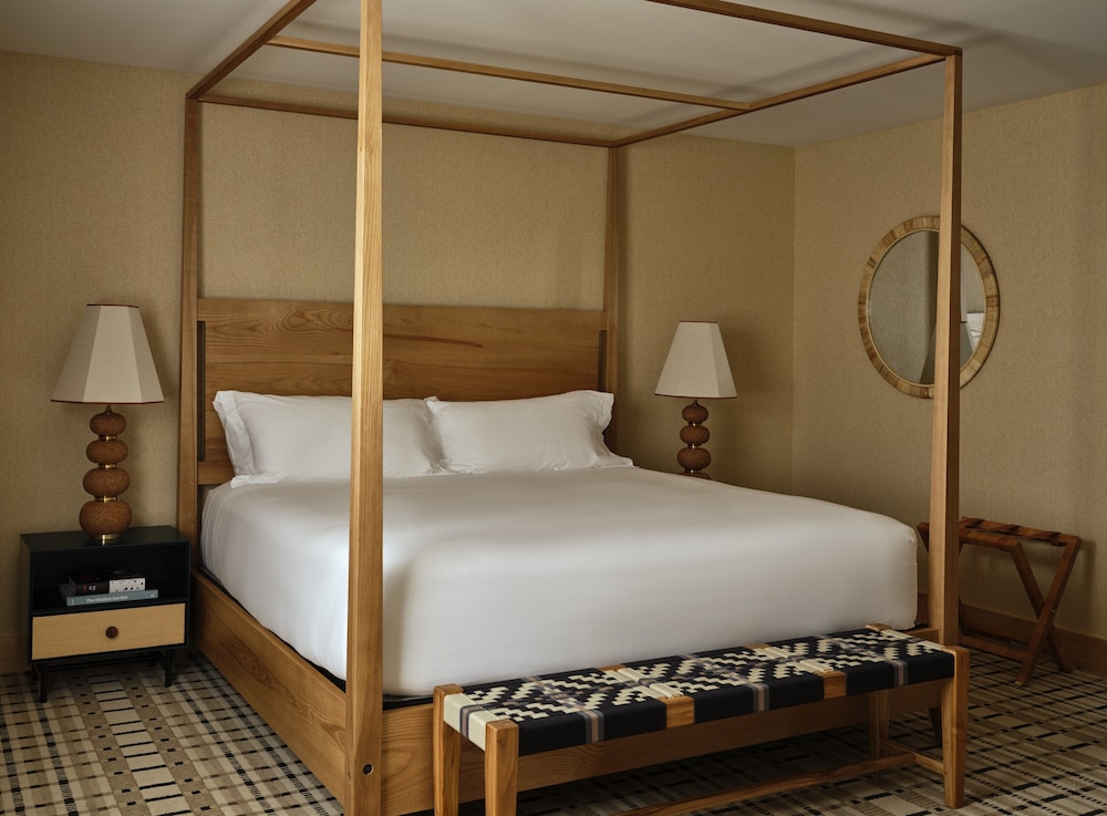 Mews Grand Room photo 1