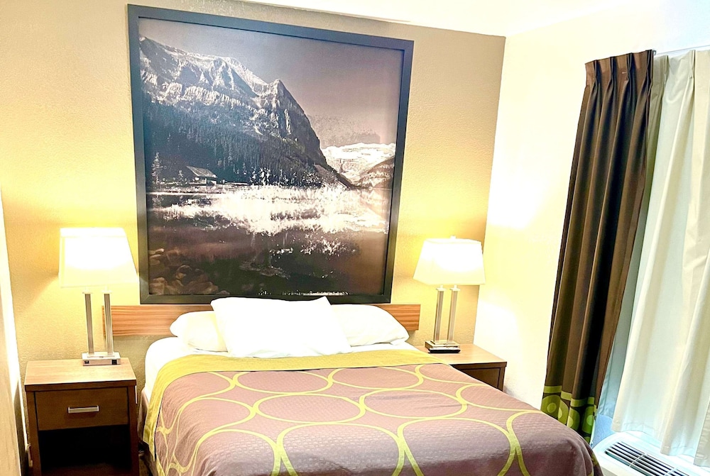 Studio Suite, 1 Queen Bed, Non Smoking photo 3