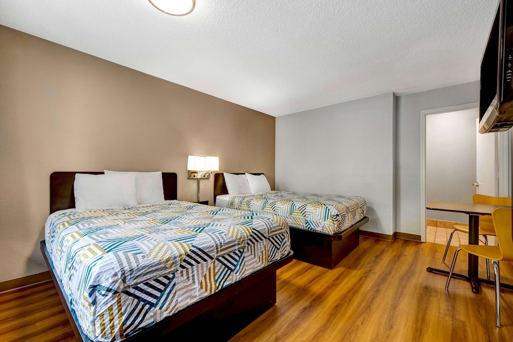 Standard Room, 2 Double Beds, Non Smoking, Refrigerator & Microwave - Photo 2