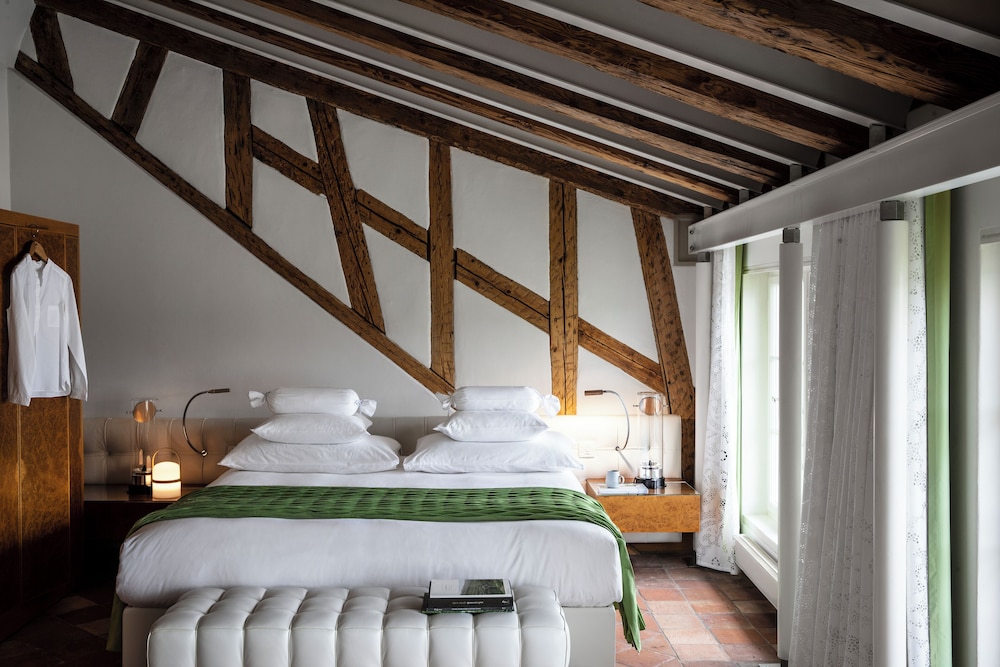 City Double Room (Widder Hotel)