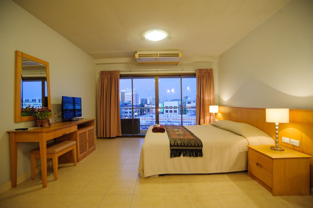 Superior Room, 1 King Bed photo 1