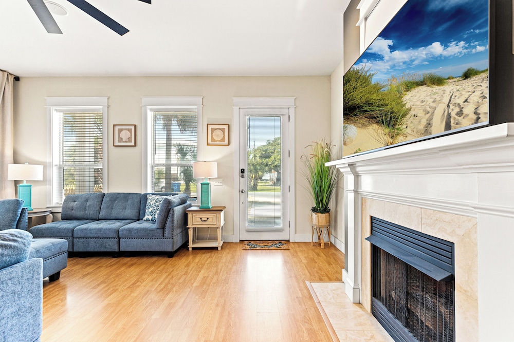House, Multiple Beds, Patio, Ocean View (619 Wisteria St)