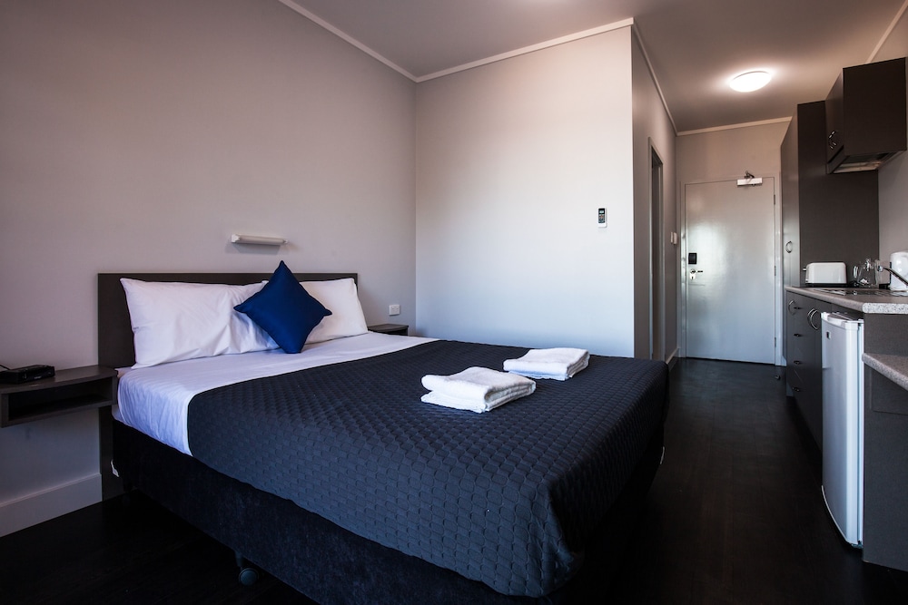 Room, 1 Queen Bed photo 1