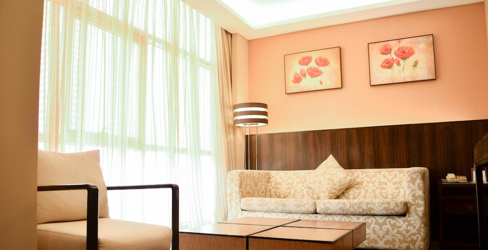 Ramada Suite - Photo 18