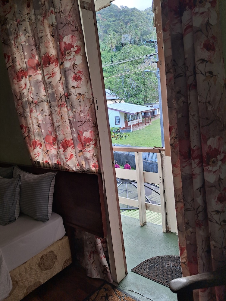 Classic Triple Room, Lanai, Mountain View photo 3
