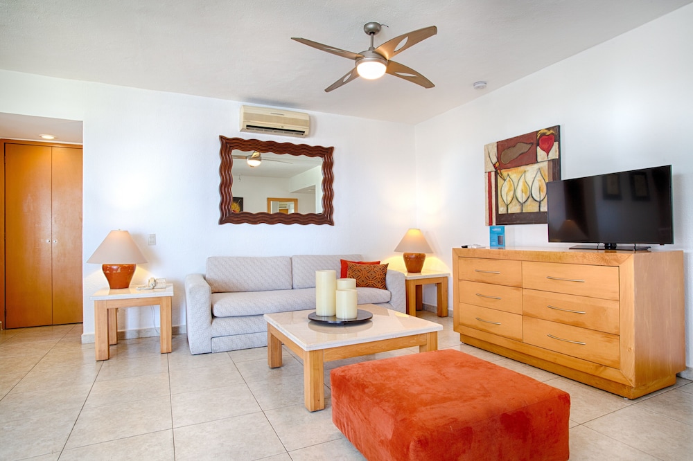 Suite, 3 Bedrooms, Balcony (Ocean Front) - Photo 2