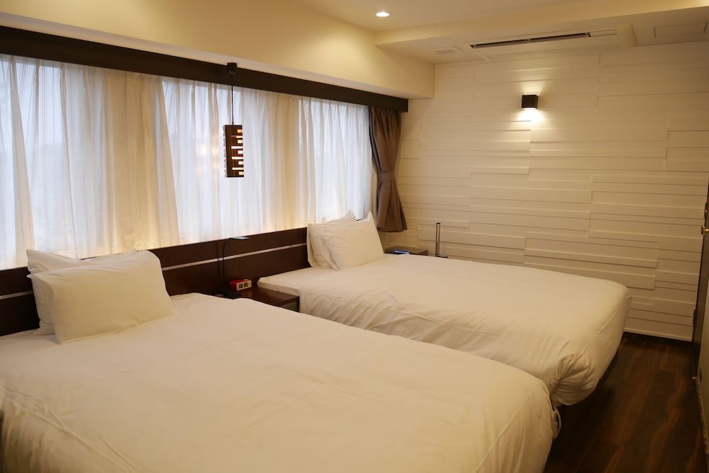 Grand Enoshima Twin Room (Ocean Side, 3rd Floor) photo 2