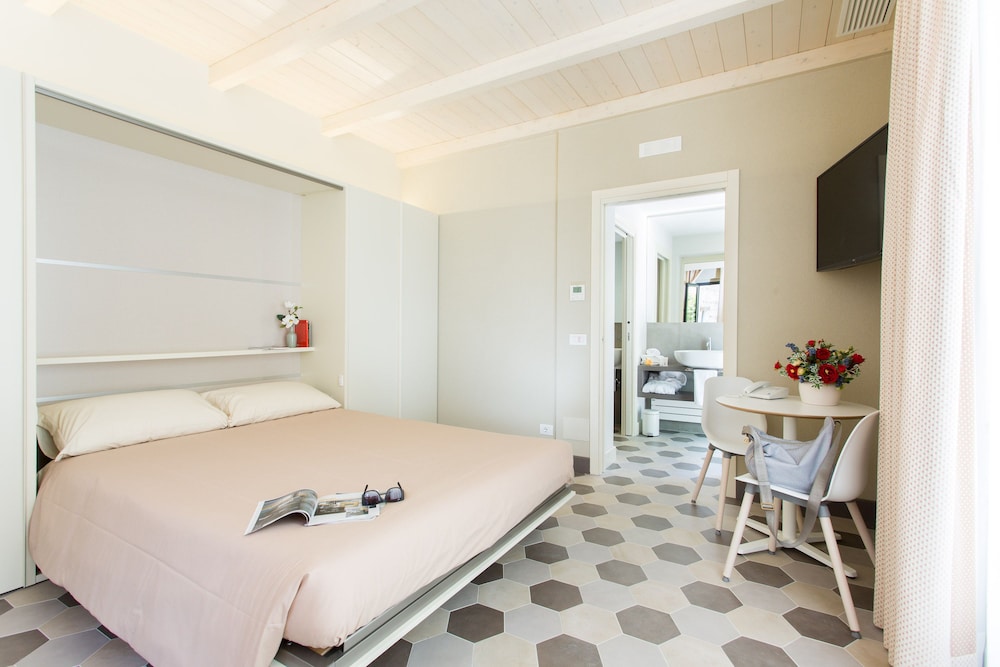 Studio, 1 Bedroom, Private Bathroom, Garden View photo 1