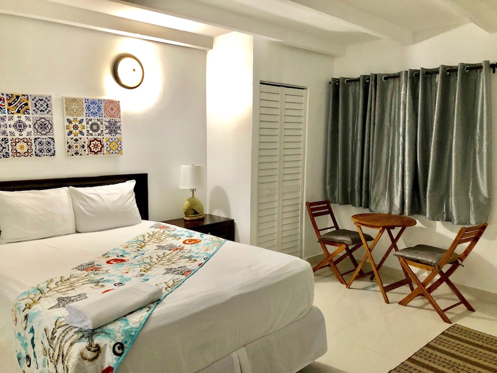Comfort Studio, 1 Queen Bed, Beachside photo 1