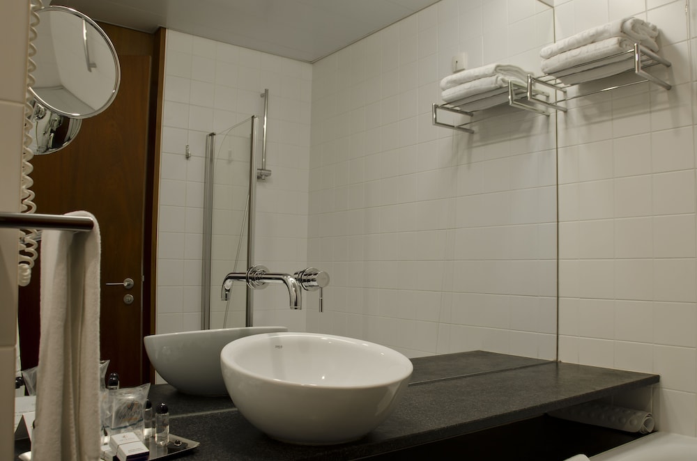 Standard Single Room thumbnail 5