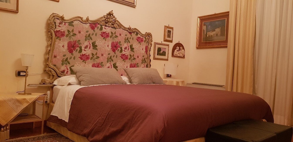 Double Room, Private Bathroom (Piazza Maggiore)