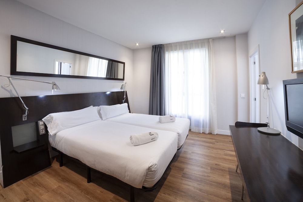 Superior Double Room, City View - Photo 1