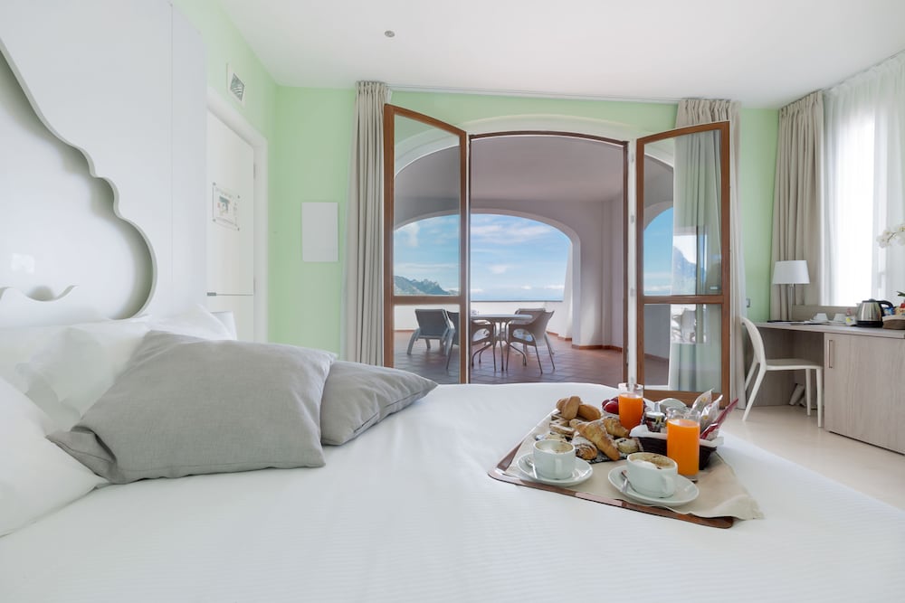 Deluxe Double or Twin Room photo 3