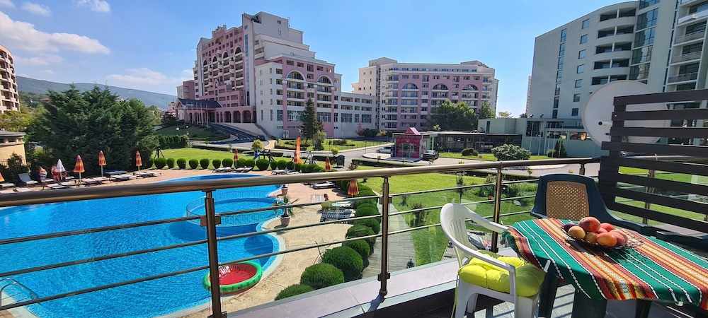 Family Apartment, Pool View (5 adults)