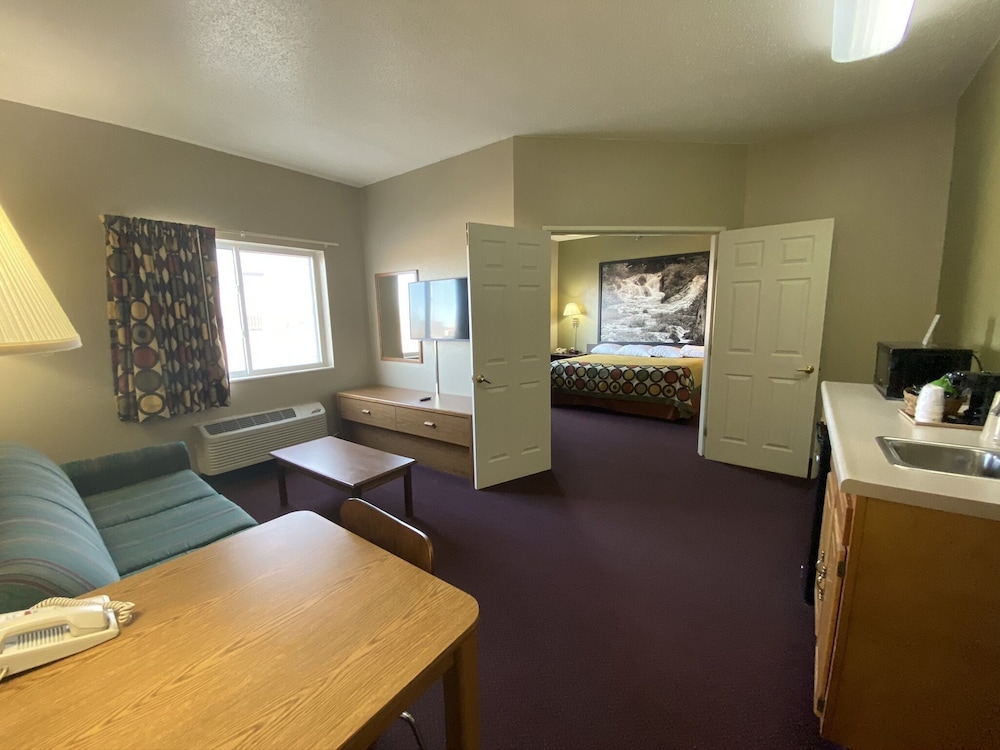 Suite, 1 King Bed photo 3
