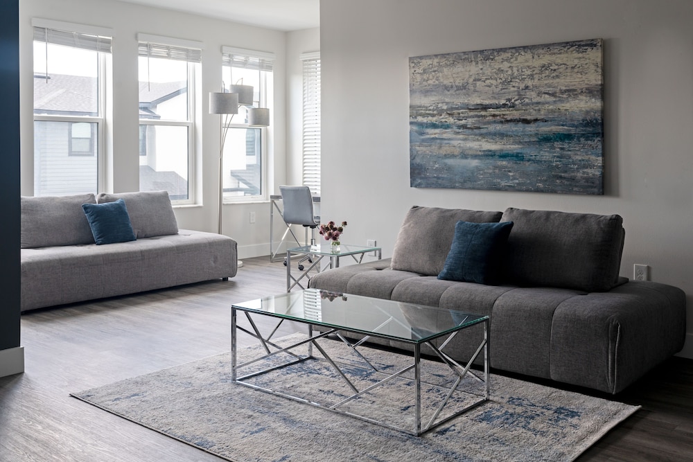 Deluxe Condo, 2 Bedrooms