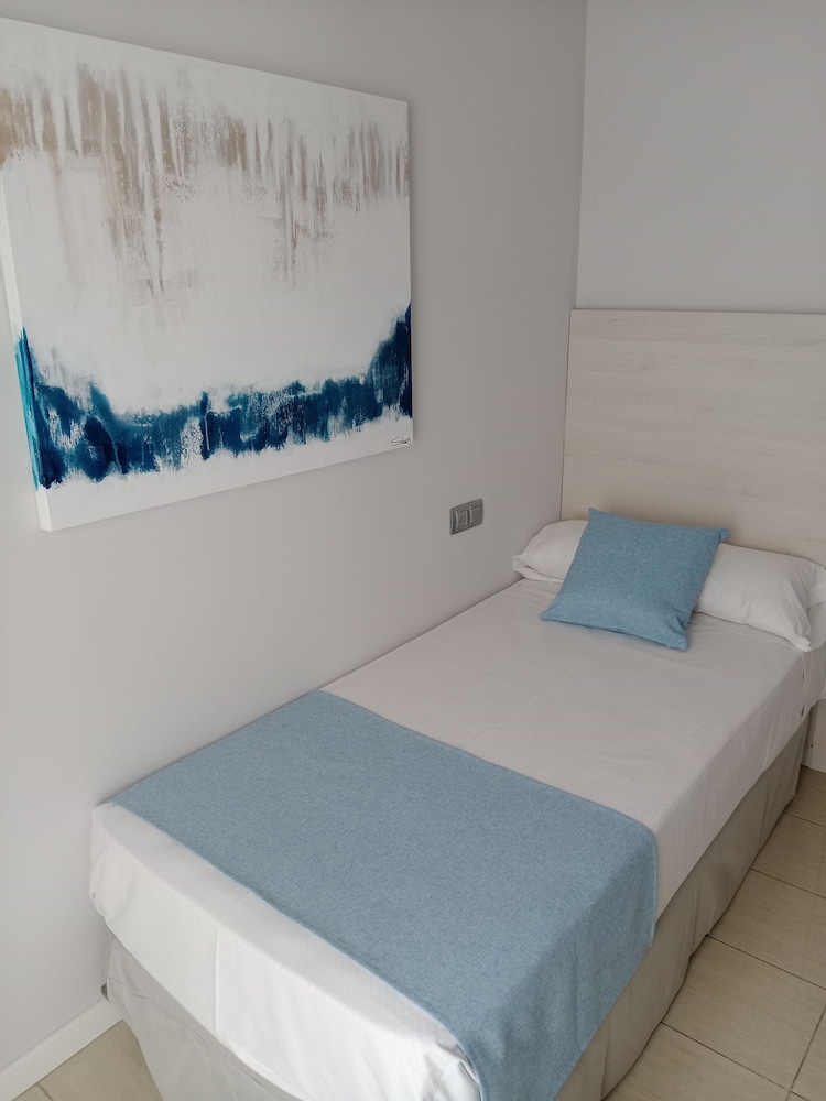 Standard Single Room, Balcony, Partial Sea View