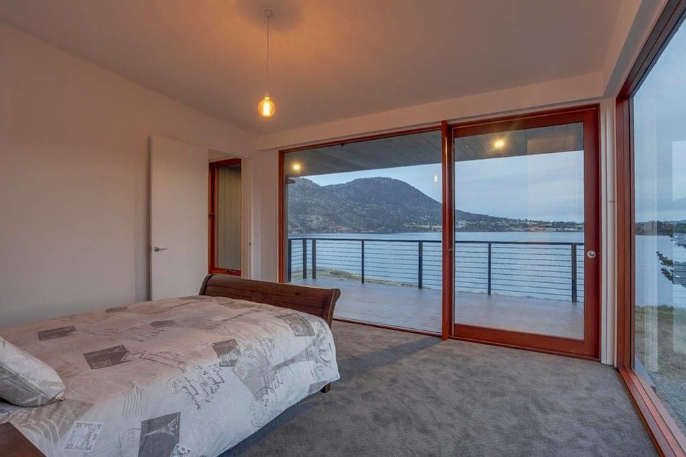 Luxury House, 7 Bedrooms, Waterfront View photo 1