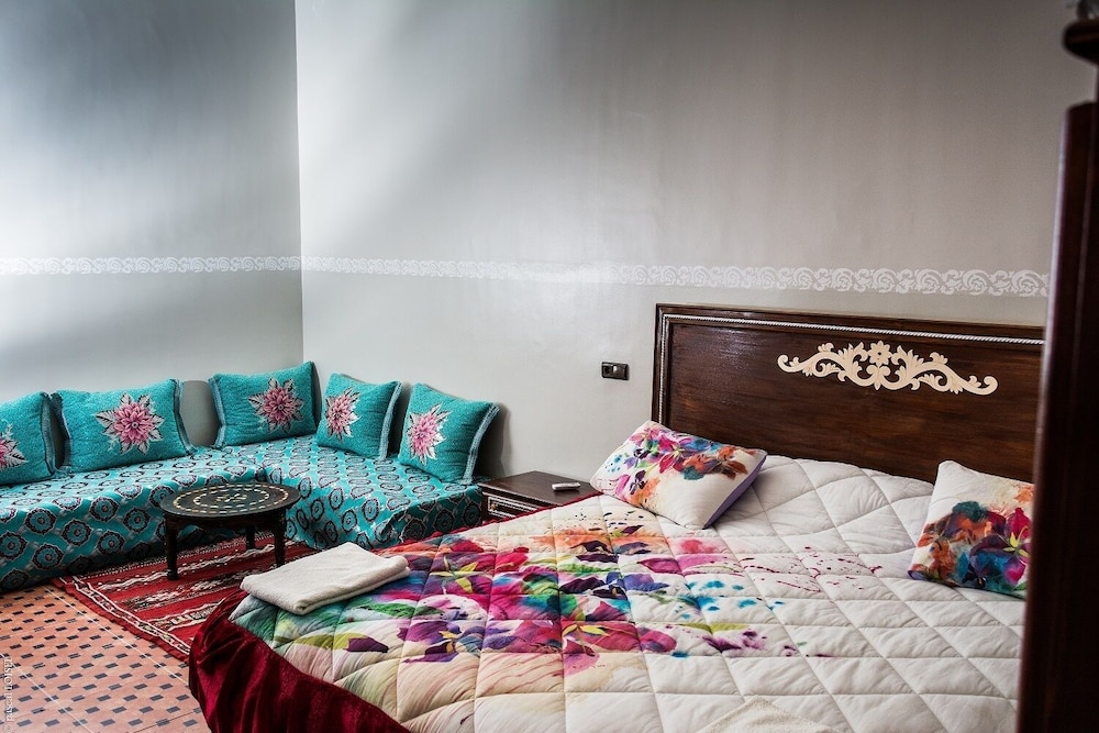 Deluxe Room - Photo 16