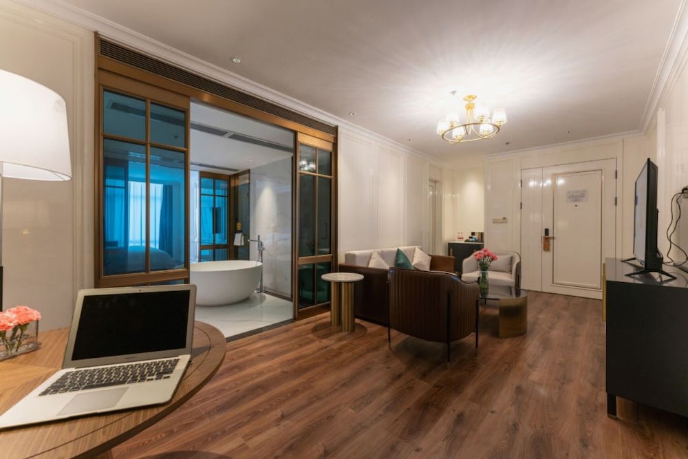 Premier Suite, City View
