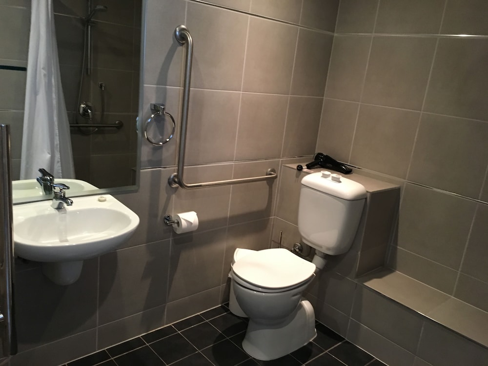 Large Ground Floor Studio Kitchenette and Shower only (disability) photo 3