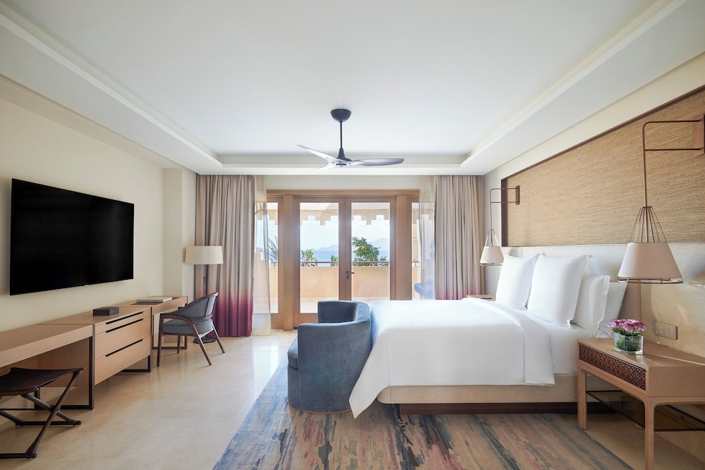 Premier Room, 1 King Bed, Sea View - Photo 9