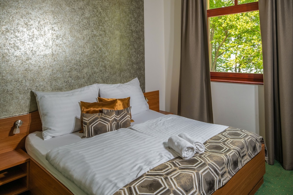 Deluxe Room, 1 Queen Bed