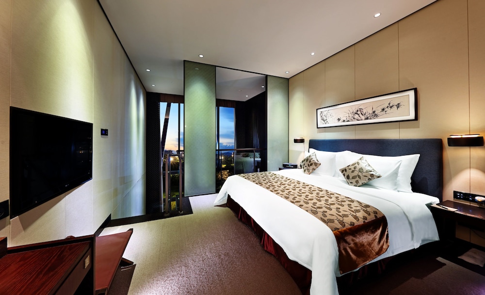 Deluxe Duplex, 1 King Bed, Balcony, Golf View photo 3