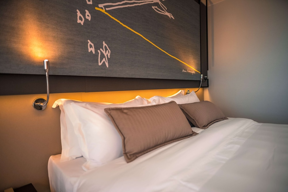Superior Room, 1 King Bed - Photo 9