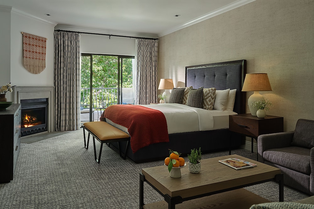FIREPLACE SUITE - KING BED