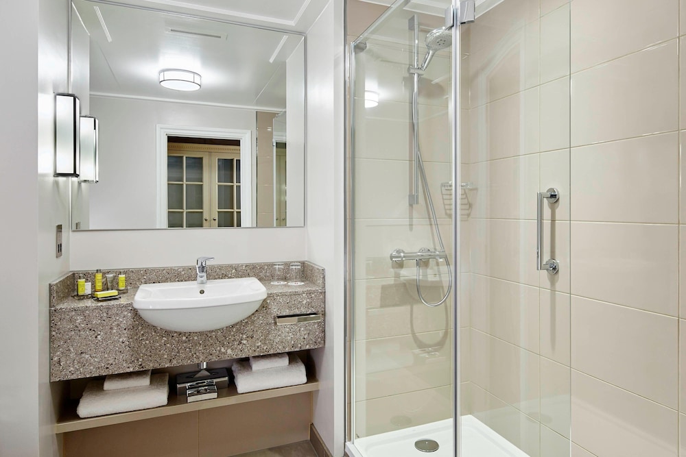 Deluxe Room - Photo 5