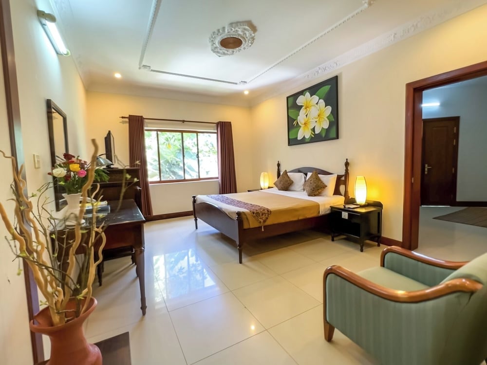 Deluxe Room, 1 King Bed, Garden View photo 1