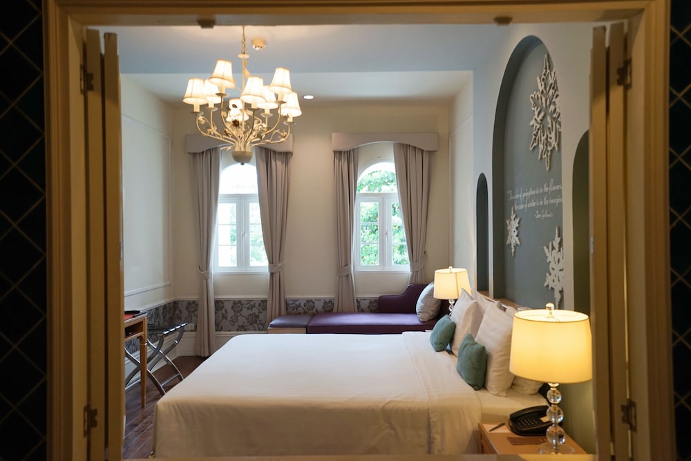 Grand Room photo 2