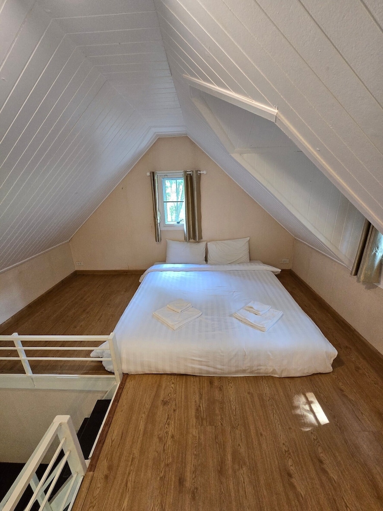 Deluxe Bungalow - Photo 8
