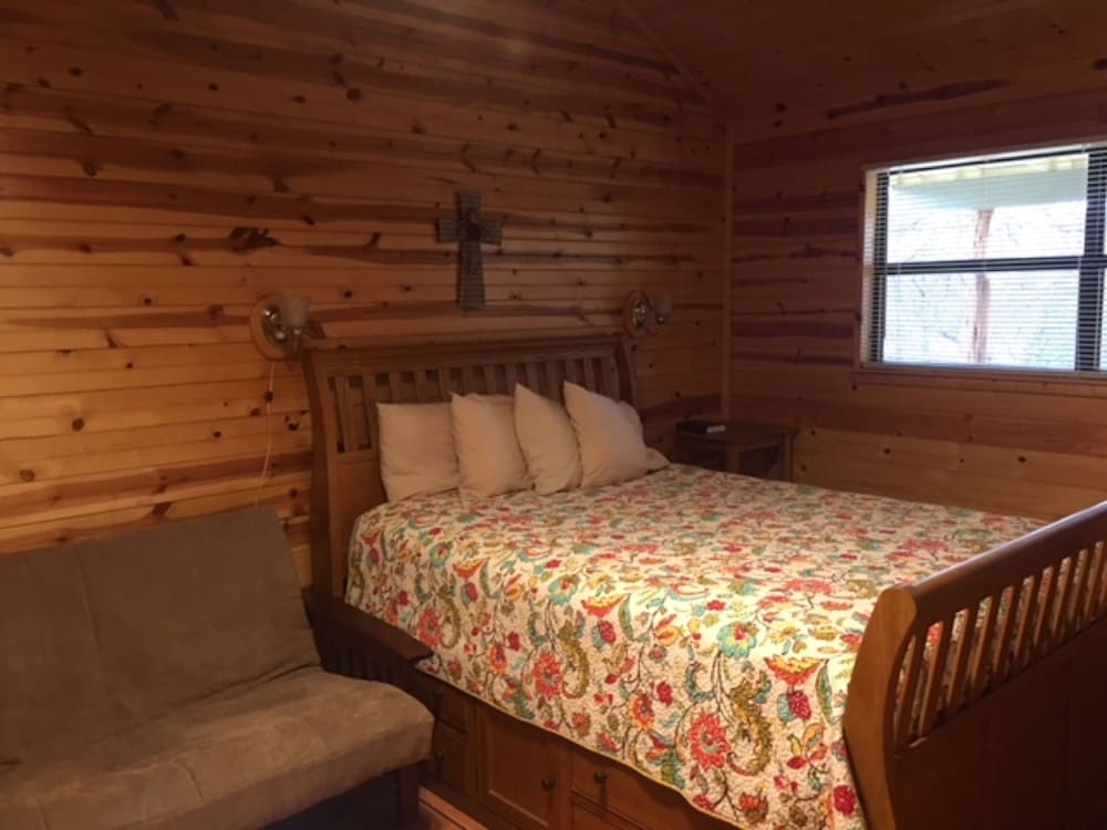Cabin, 2 Bedrooms photo 1