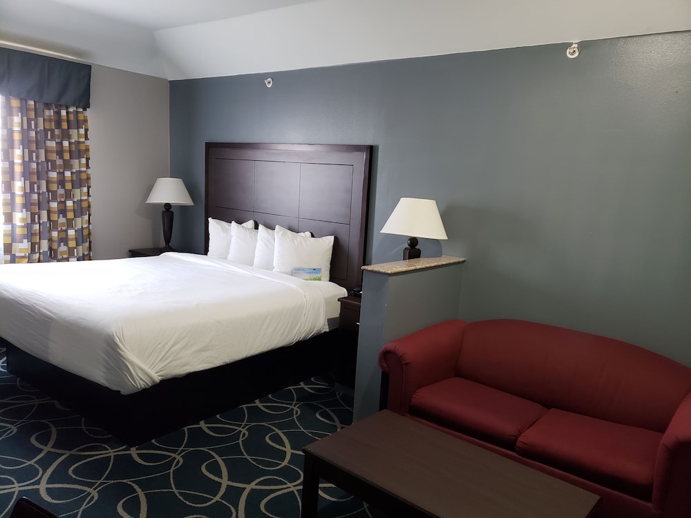 Basic Room, 1 King Bed, Non Smoking, Kitchenette photo 3