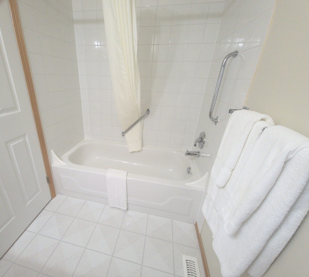 Family Double Room, 2 Queen Beds photo 3