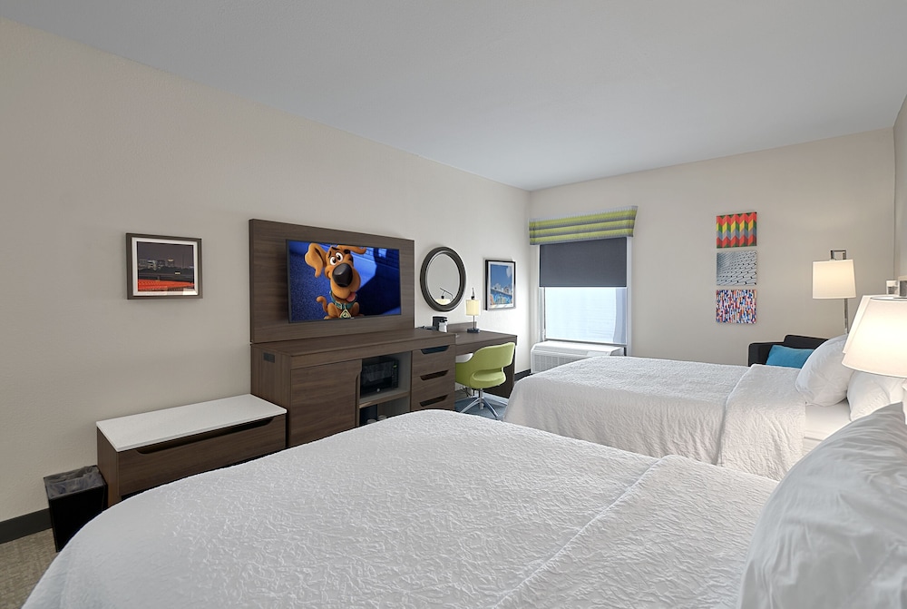 Suite, 1 King Bed, Accessible, Non Smoking - Photo 2