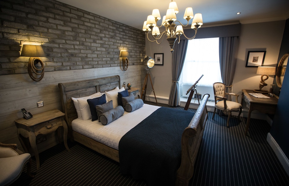 Junior Suite, 1 King Bed, Non Smoking, Jetted Tub photo 3