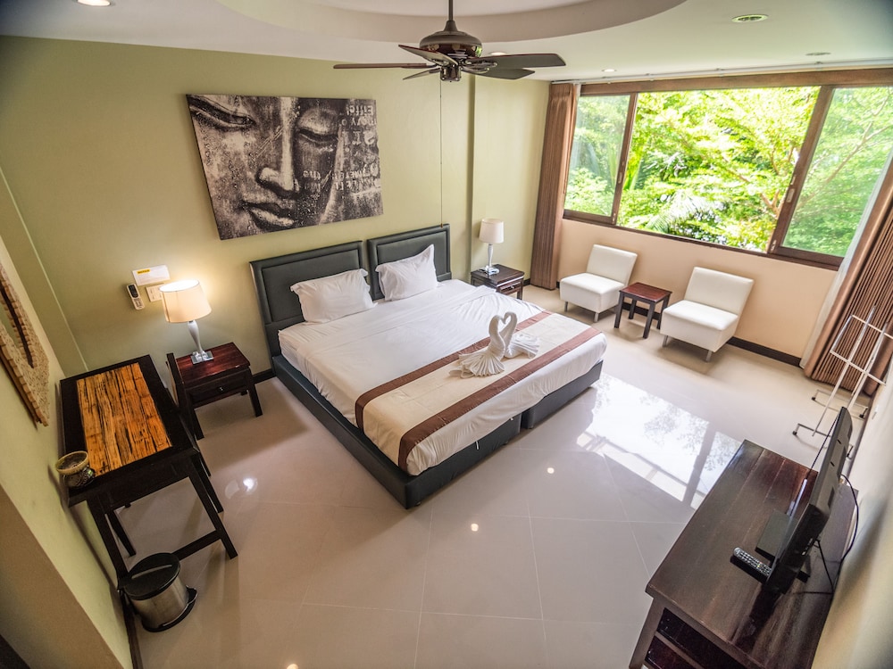 Deluxe with Sea View Balcony - Photo 3