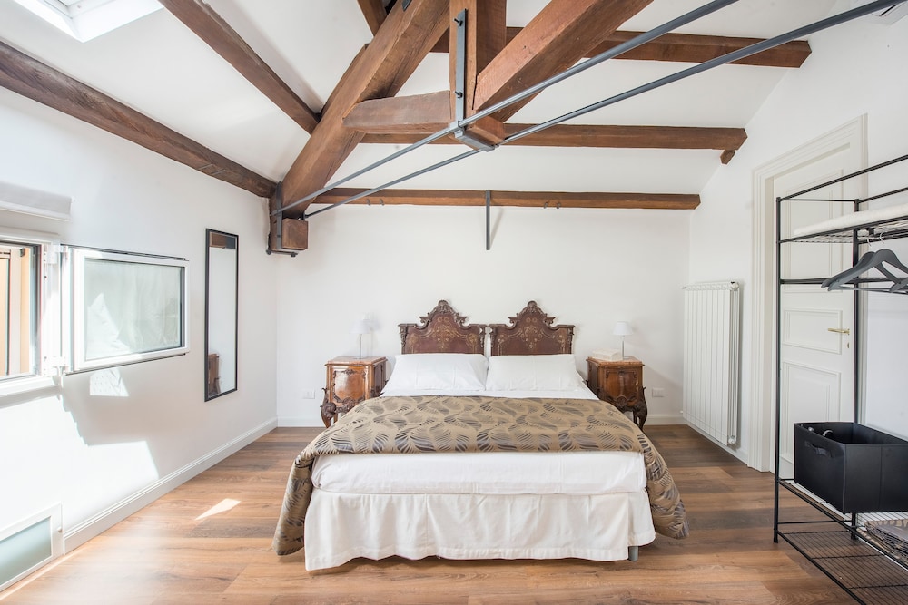 Double Room, 1 Bedroom (Magenta)