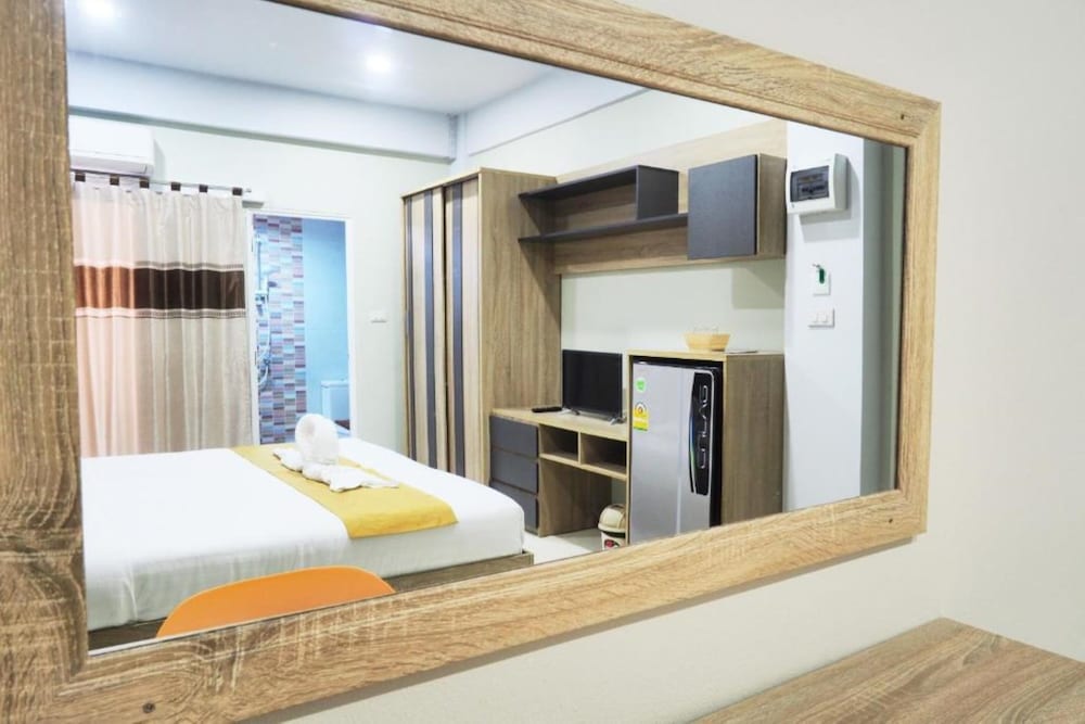 Superior Room, 1 King Bed - Photo 8