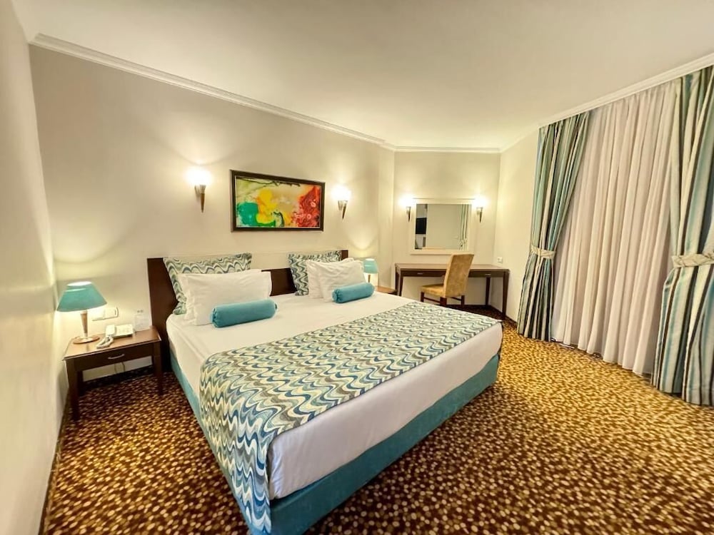 Suite, 1 King Bed, Non Smoking (with Sofabed, View) thumbnail 5