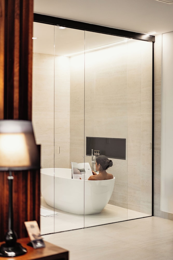 Luxury Room, Bathtub, Golf View - Photo 8