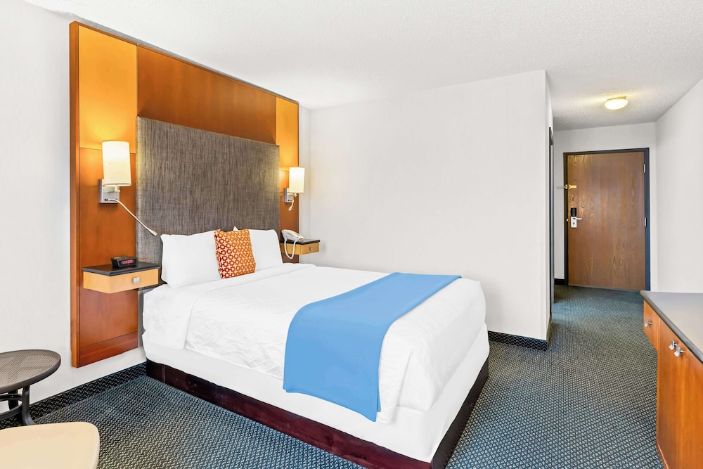 Room, 1 Queen Bed, Non Smoking - Photo 2