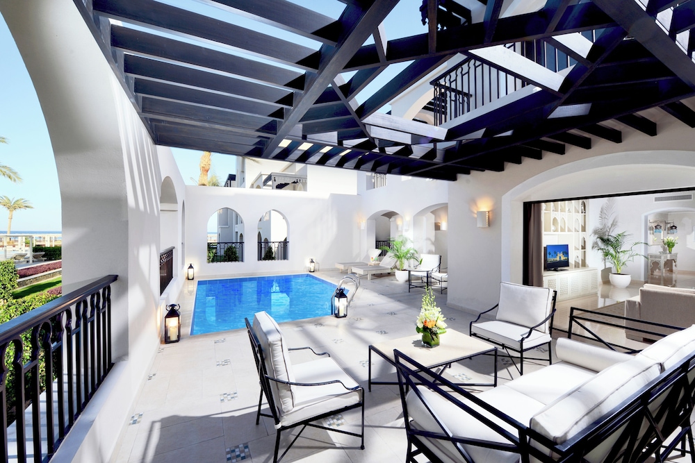 Royal Suite, 1 Queen Bed (Private Pool) thumbnail 6