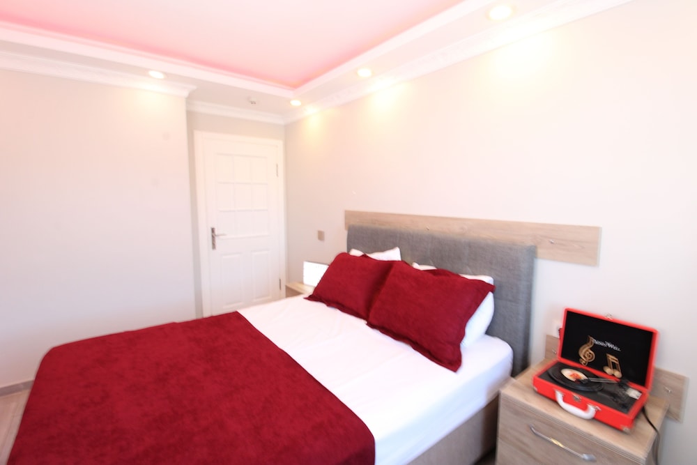 Family Room, 1 Bedroom, City View photo 2